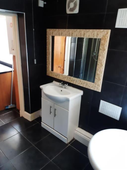 Medway Getaway - 3 Bed Home With Luxury Bathroom Chatham  Exteriér fotografie
