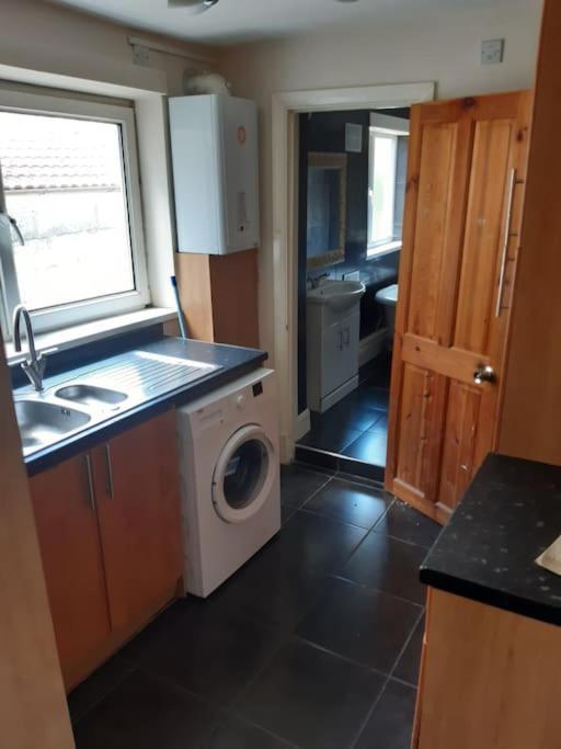Medway Getaway - 3 Bed Home With Luxury Bathroom Chatham  Exteriér fotografie
