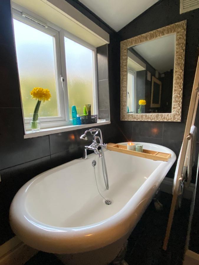 Medway Getaway - 3 Bed Home With Luxury Bathroom Chatham  Exteriér fotografie