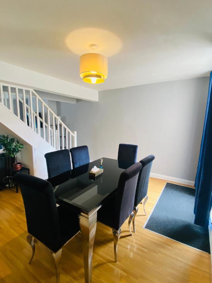 Medway Getaway - 3 Bed Home With Luxury Bathroom Chatham  Exteriér fotografie