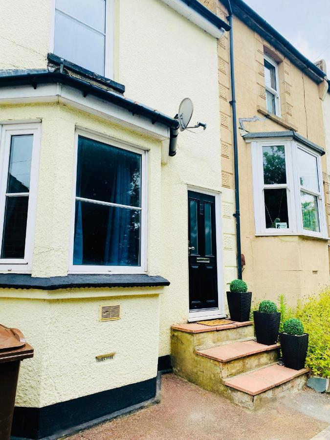 Medway Getaway - 3 Bed Home With Luxury Bathroom Chatham  Exteriér fotografie