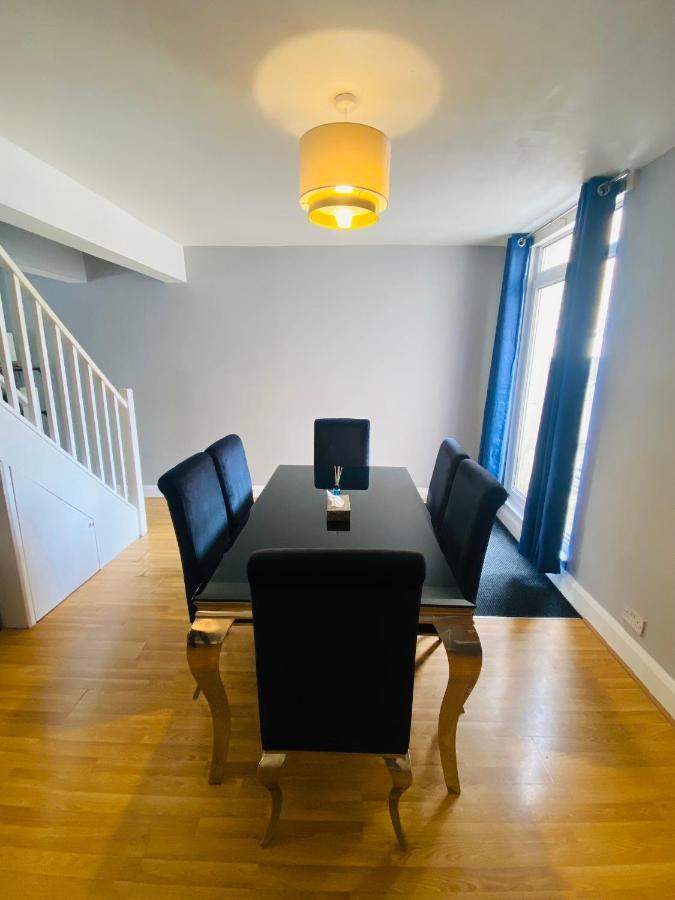 Medway Getaway - 3 Bed Home With Luxury Bathroom Chatham  Exteriér fotografie